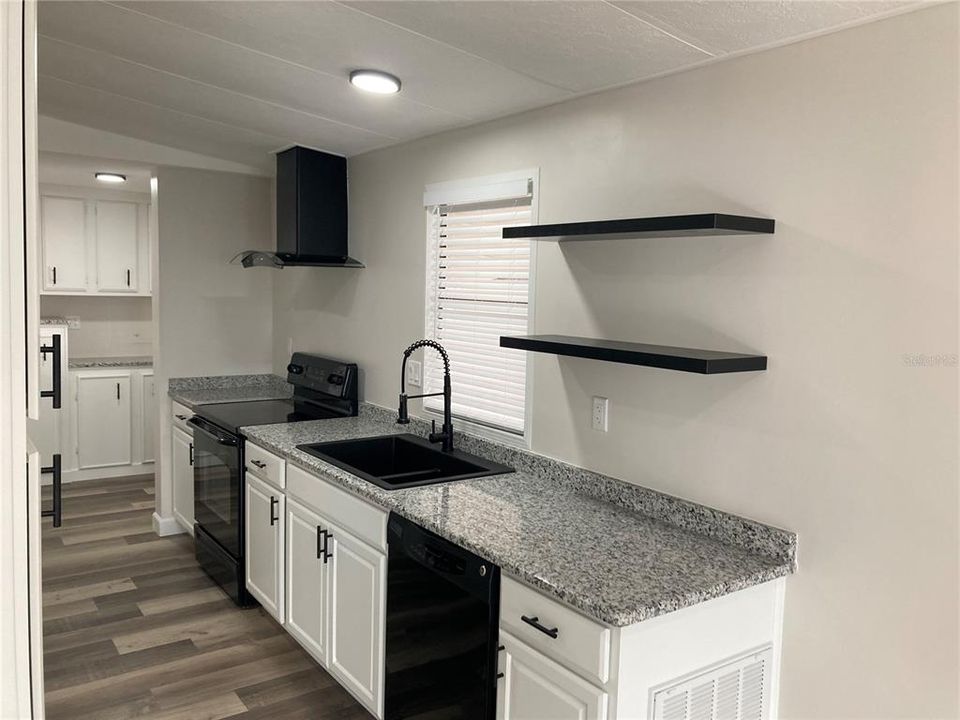 For Sale: $175,000 (2 beds, 2 baths, 1136 Square Feet)