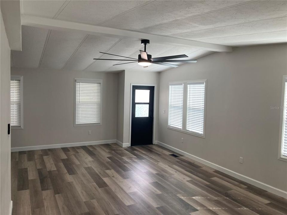 For Sale: $175,000 (2 beds, 2 baths, 1136 Square Feet)