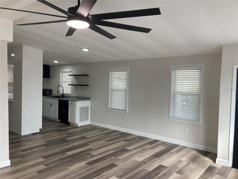 For Sale: $175,000 (2 beds, 2 baths, 1136 Square Feet)