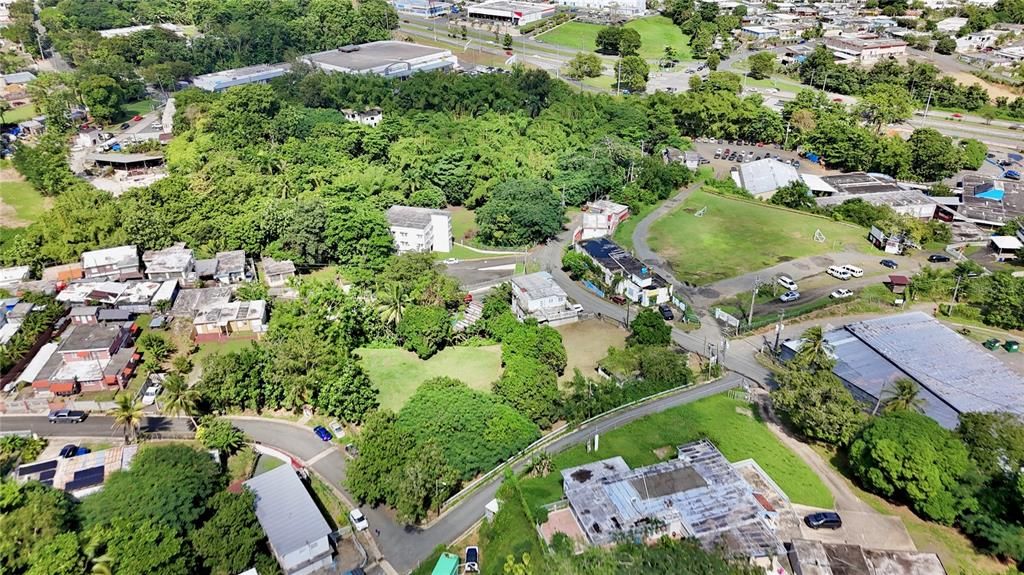 На продажу: $300,000 (0.80 acres)