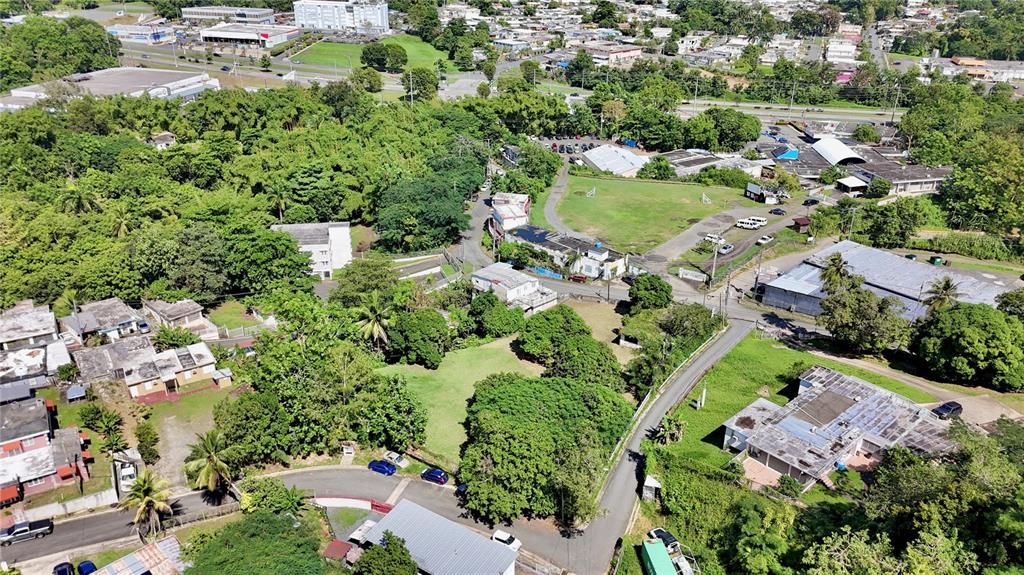 На продажу: $300,000 (0.80 acres)