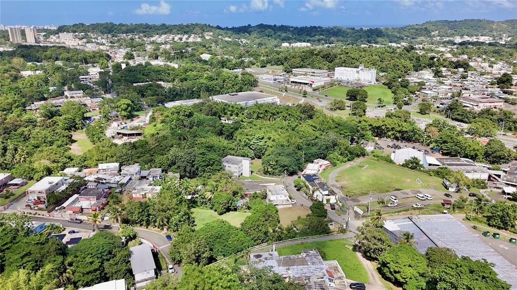 На продажу: $300,000 (0.80 acres)