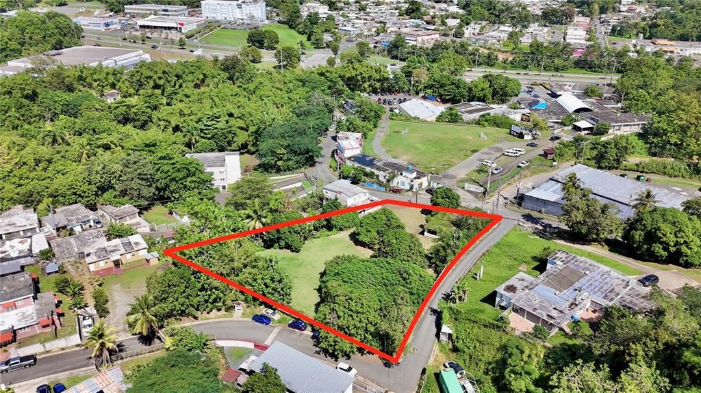 На продажу: $300,000 (0.80 acres)