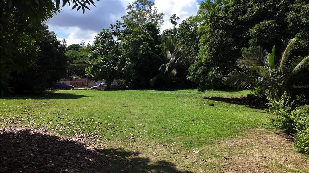 На продажу: $300,000 (0.80 acres)