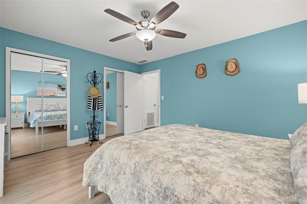For Sale: $324,900 (2 beds, 2 baths, 1005 Square Feet)