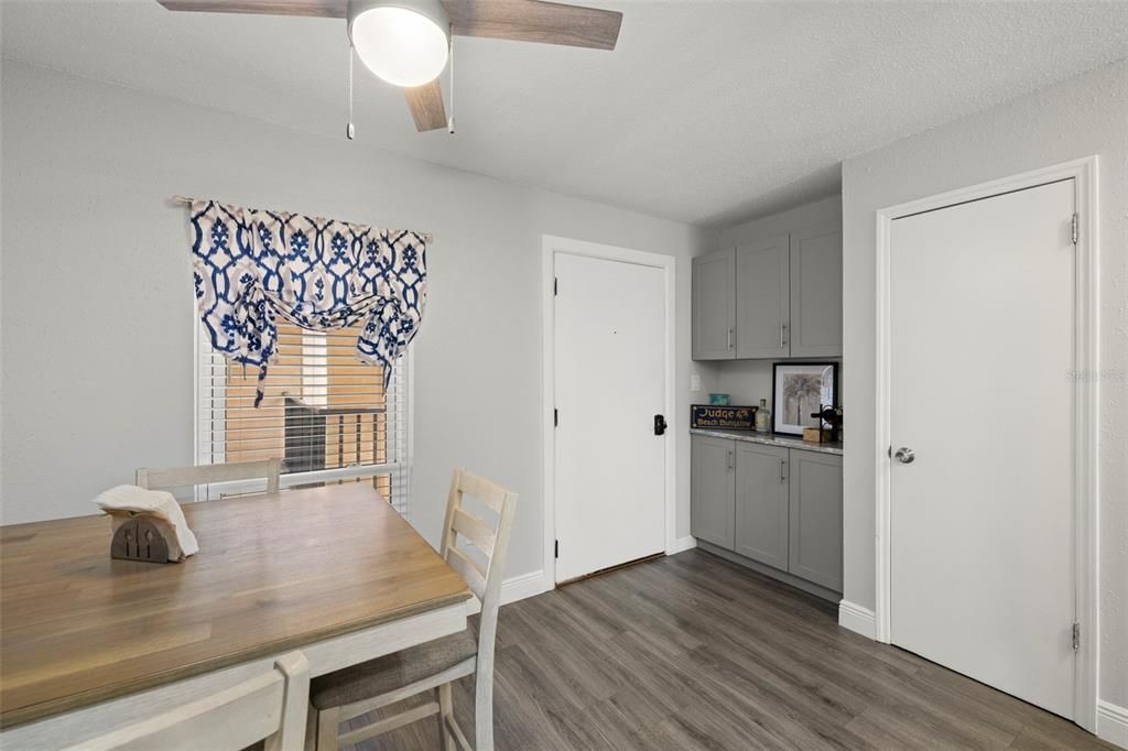 For Sale: $324,900 (2 beds, 2 baths, 1005 Square Feet)