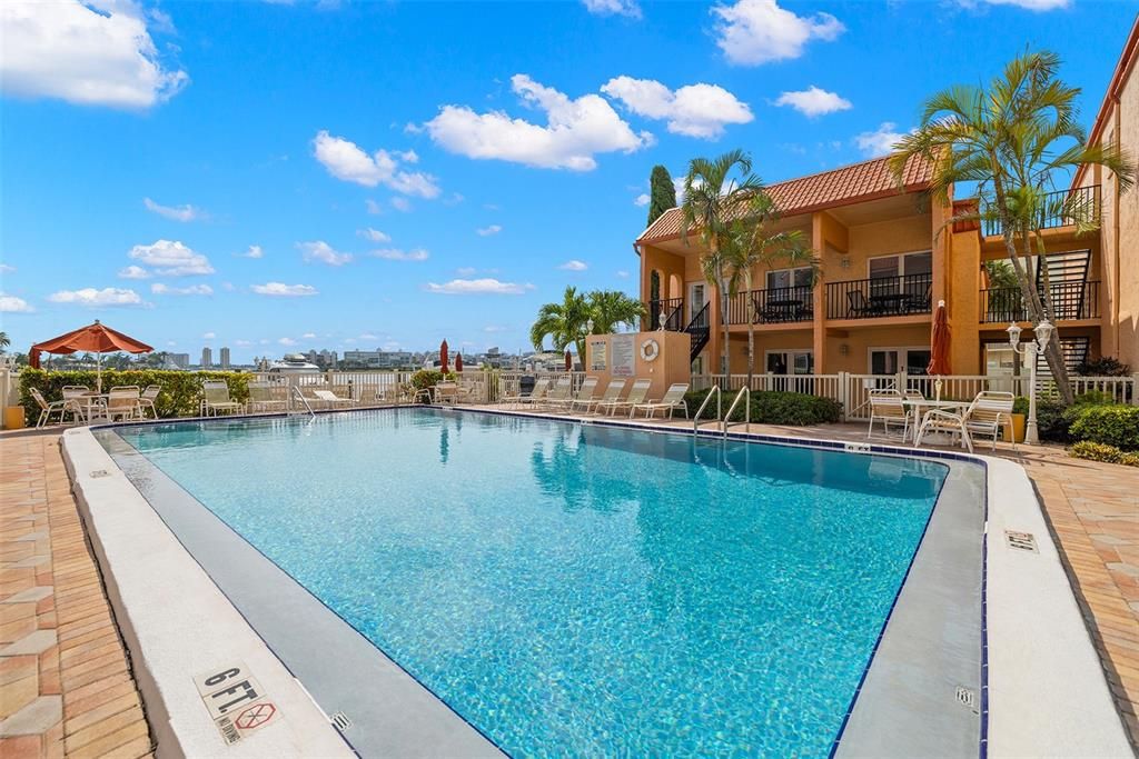 For Sale: $324,900 (2 beds, 2 baths, 1005 Square Feet)