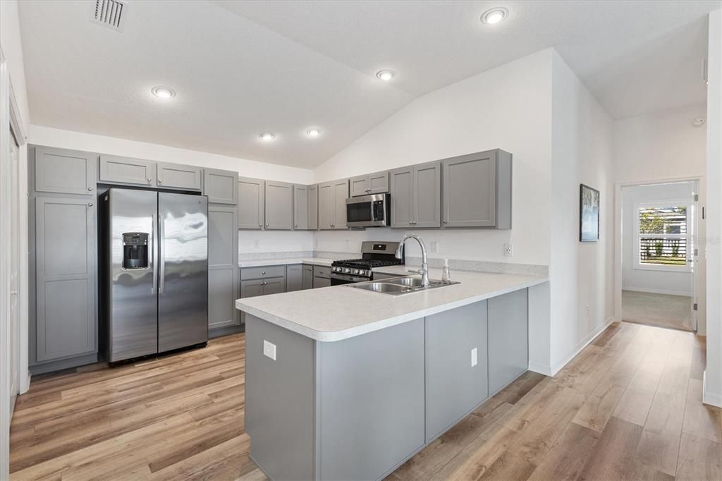 For Sale: $329,900 (2 beds, 2 baths, 1286 Square Feet)