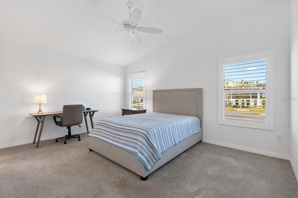 For Sale: $329,900 (2 beds, 2 baths, 1286 Square Feet)