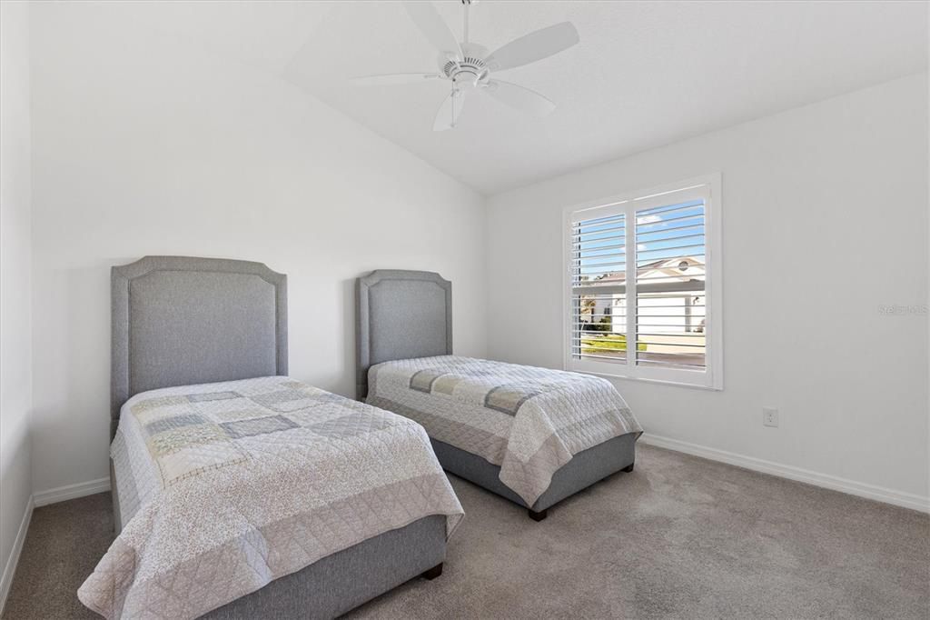 For Sale: $329,900 (2 beds, 2 baths, 1286 Square Feet)