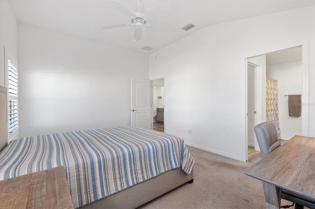 For Sale: $329,900 (2 beds, 2 baths, 1286 Square Feet)