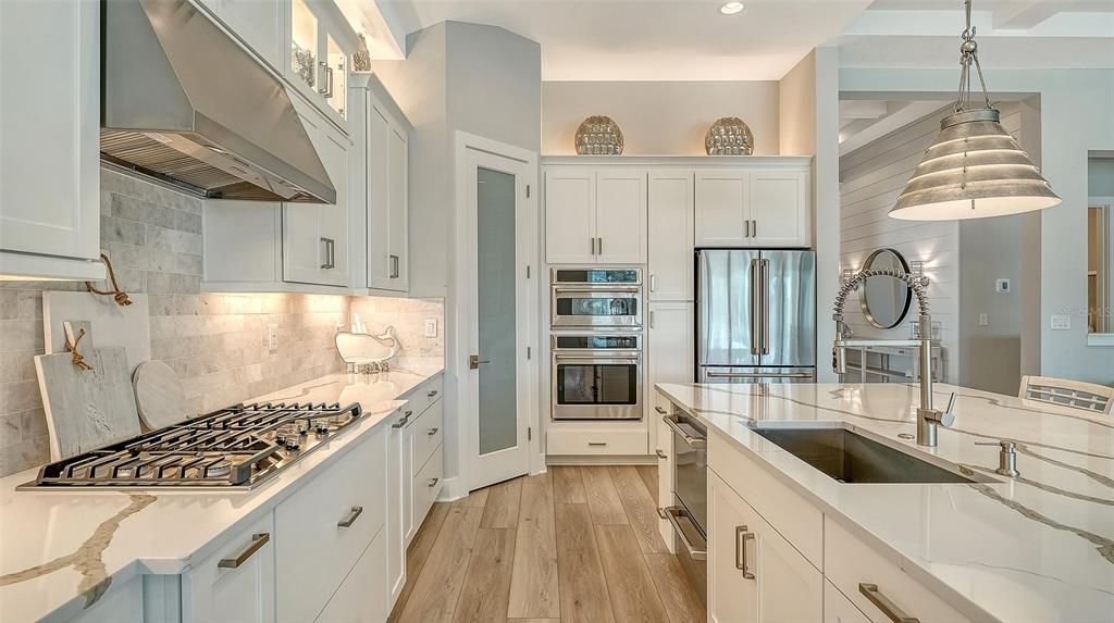 For Sale: $1,075,000 (3 beds, 3 baths, 2562 Square Feet)