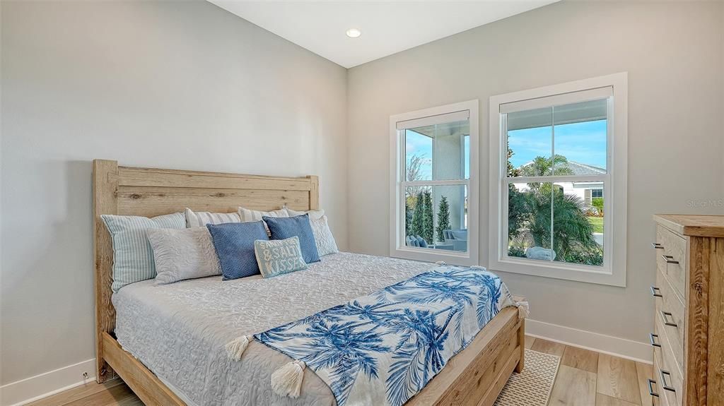 For Sale: $1,075,000 (3 beds, 3 baths, 2562 Square Feet)