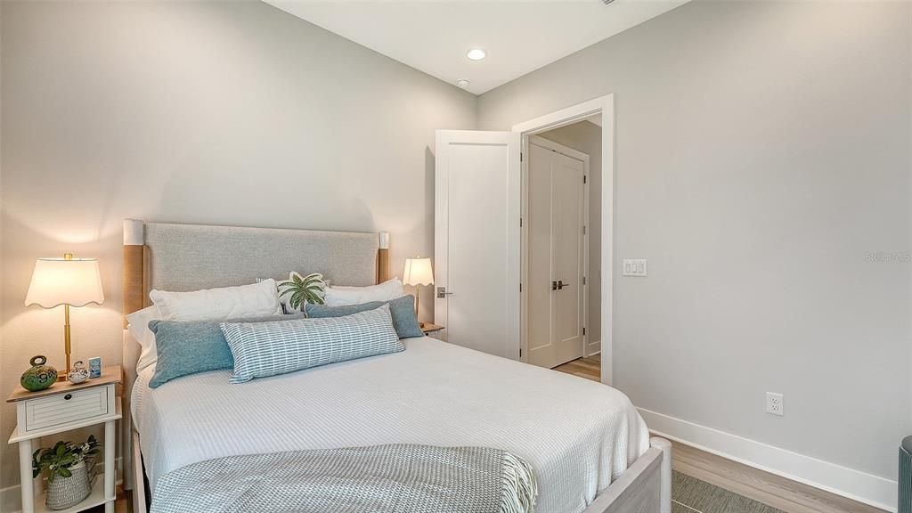 For Sale: $1,075,000 (3 beds, 3 baths, 2562 Square Feet)