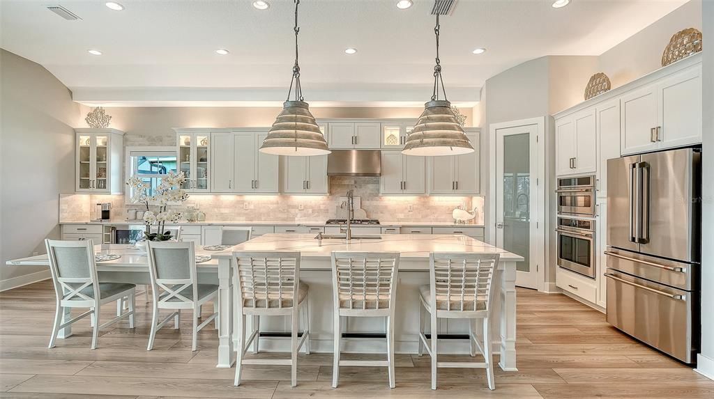 For Sale: $1,075,000 (3 beds, 3 baths, 2562 Square Feet)