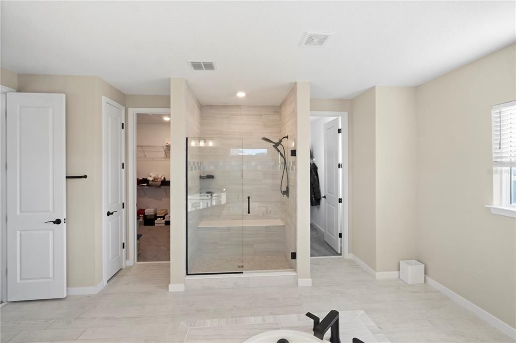 For Sale: $1,050,000 (5 beds, 5 baths, 4764 Square Feet)