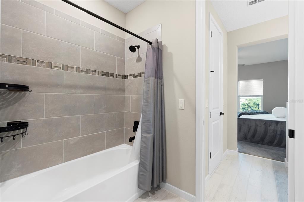 For Sale: $1,050,000 (5 beds, 5 baths, 4764 Square Feet)