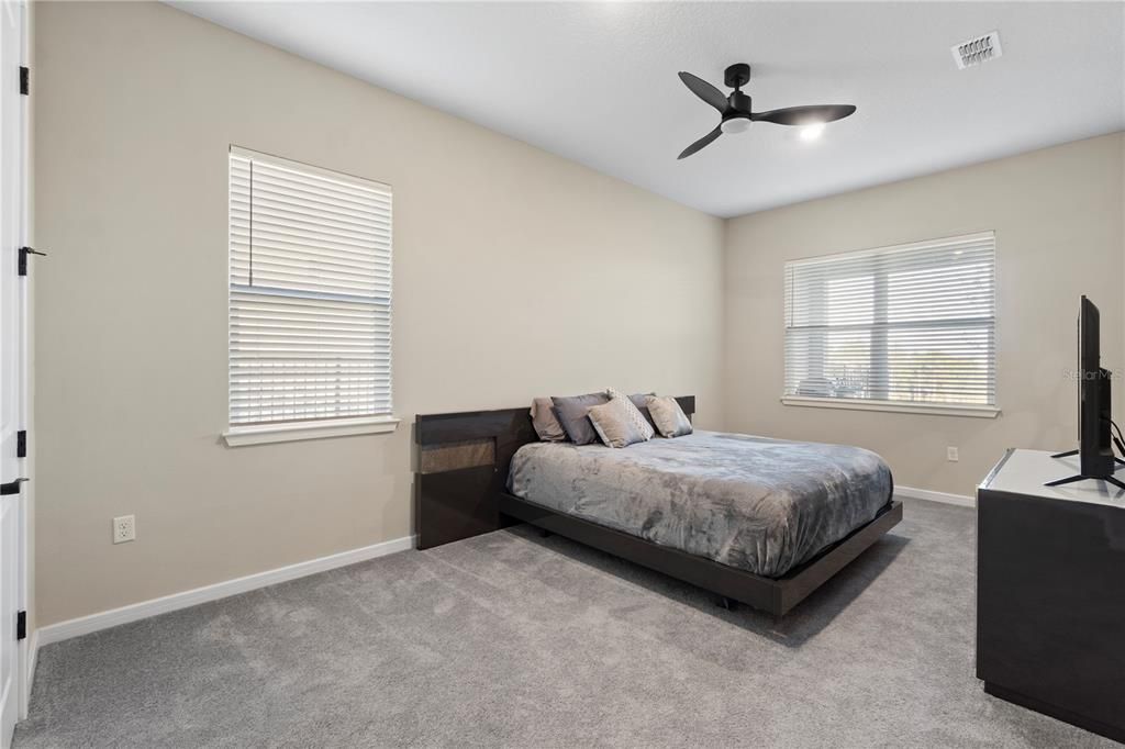 For Sale: $1,050,000 (5 beds, 5 baths, 4764 Square Feet)