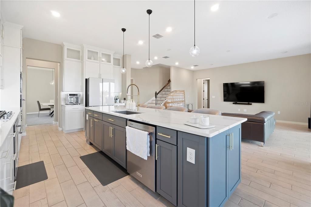 For Sale: $1,050,000 (5 beds, 5 baths, 4764 Square Feet)