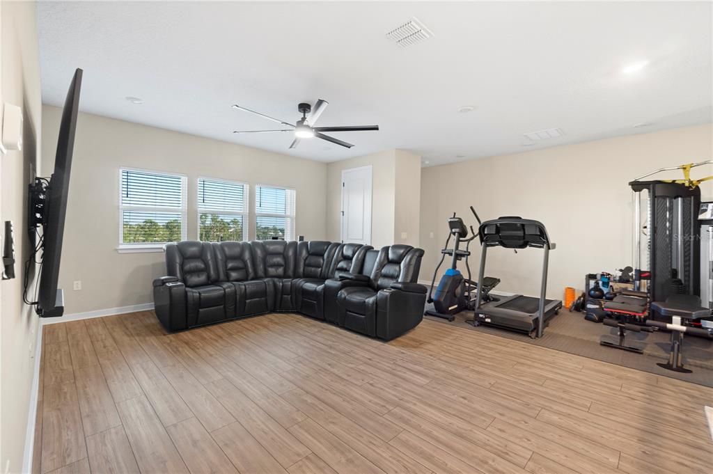 For Sale: $1,050,000 (5 beds, 5 baths, 4764 Square Feet)