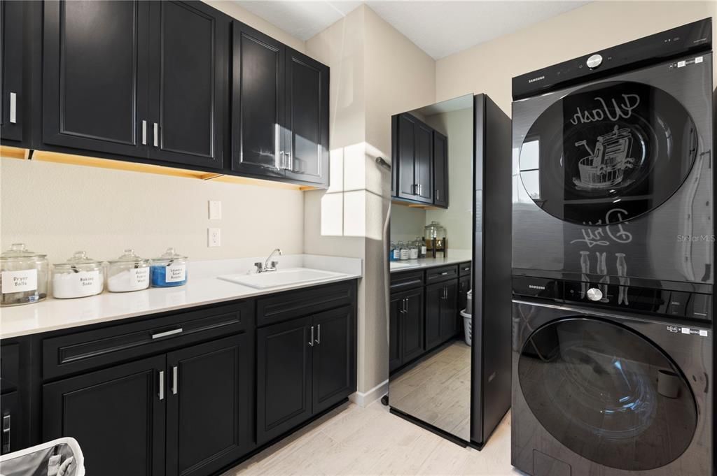 For Sale: $1,050,000 (5 beds, 5 baths, 4764 Square Feet)