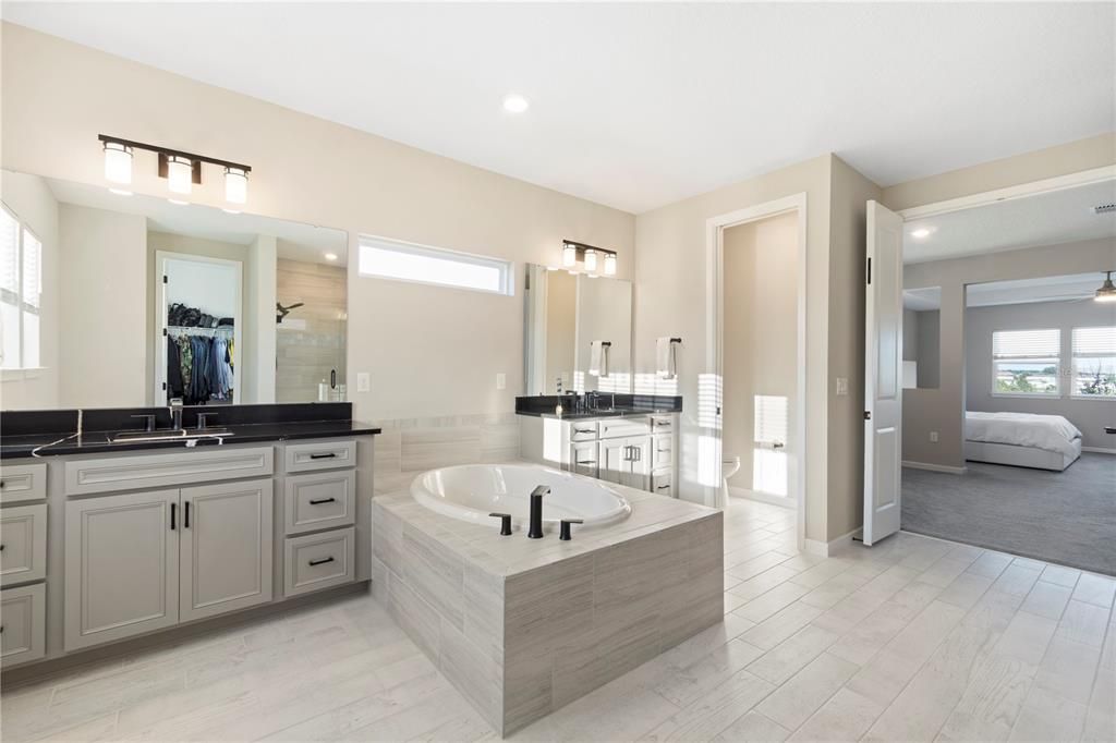 For Sale: $1,050,000 (5 beds, 5 baths, 4764 Square Feet)