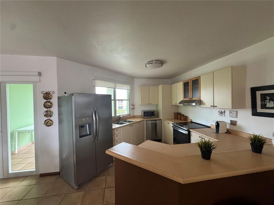 For Sale: $420,000 (2 beds, 2 baths, 1600 Square Feet)