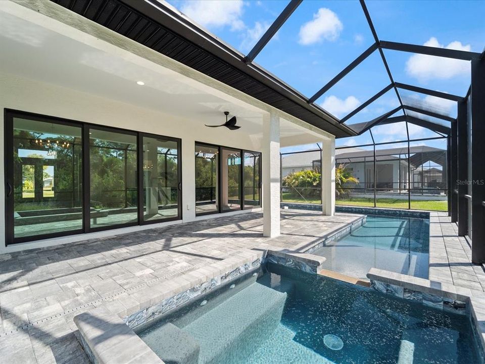 En Venta: $679,900 (4 camas, 3 baños, 2483 Pies cuadrados)