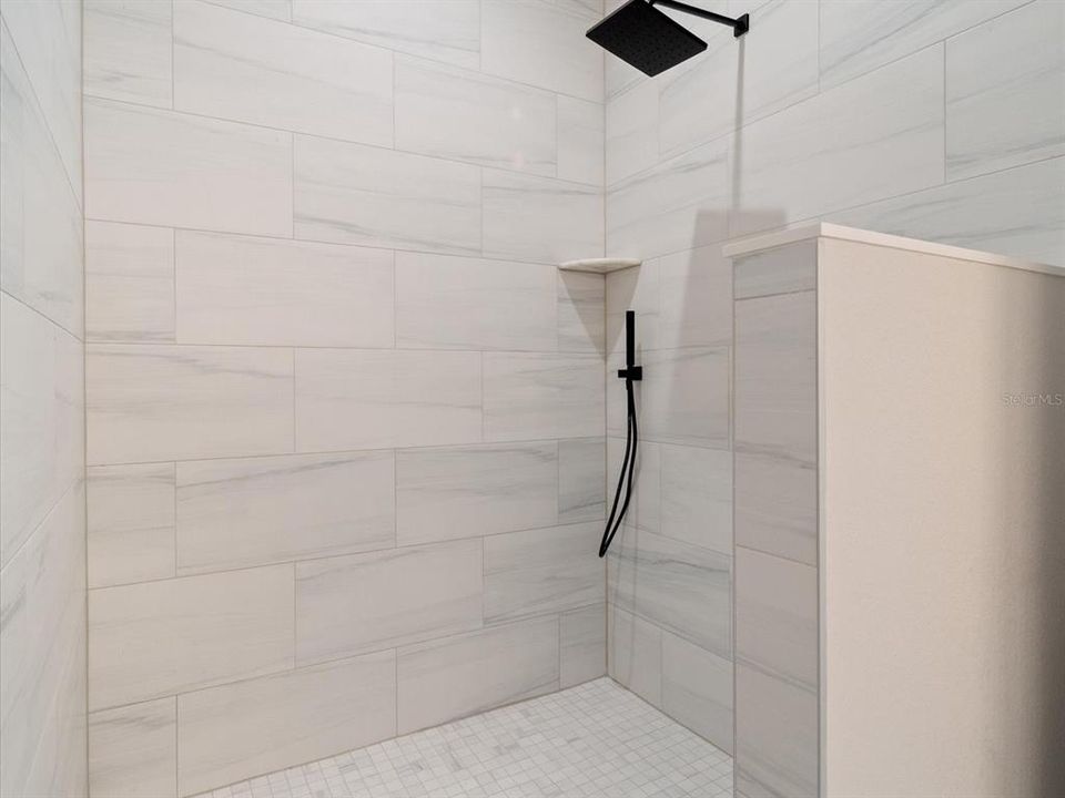 En Venta: $679,900 (4 camas, 3 baños, 2483 Pies cuadrados)