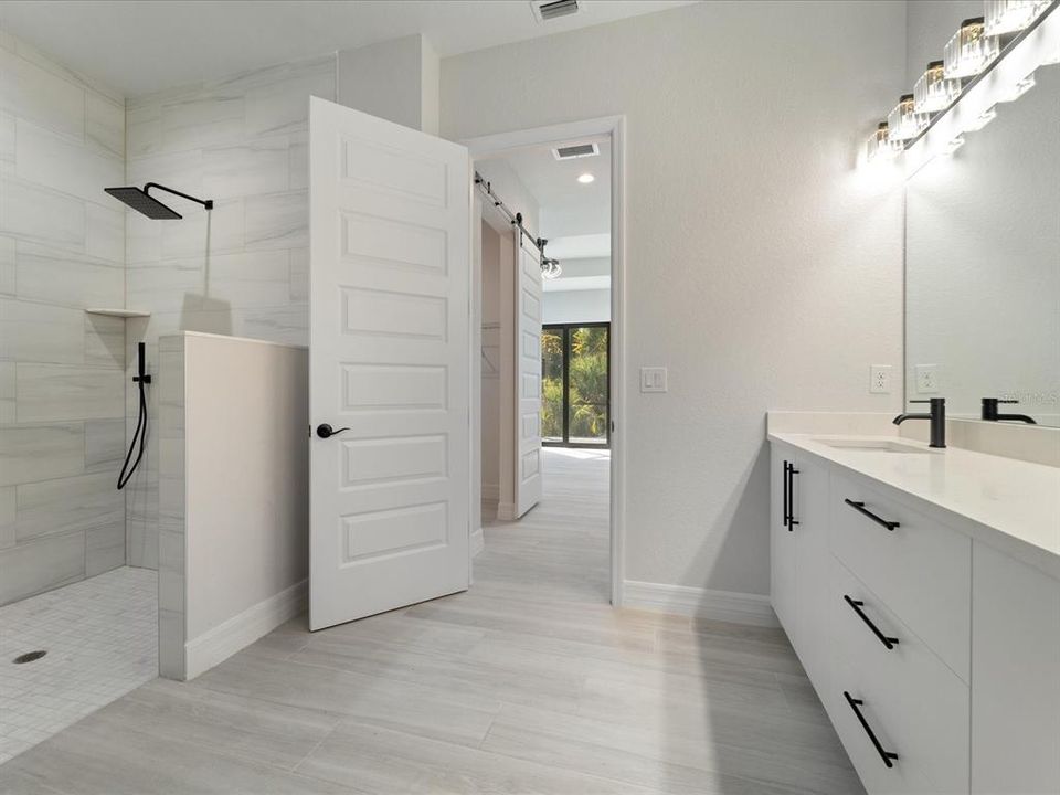 En Venta: $679,900 (4 camas, 3 baños, 2483 Pies cuadrados)