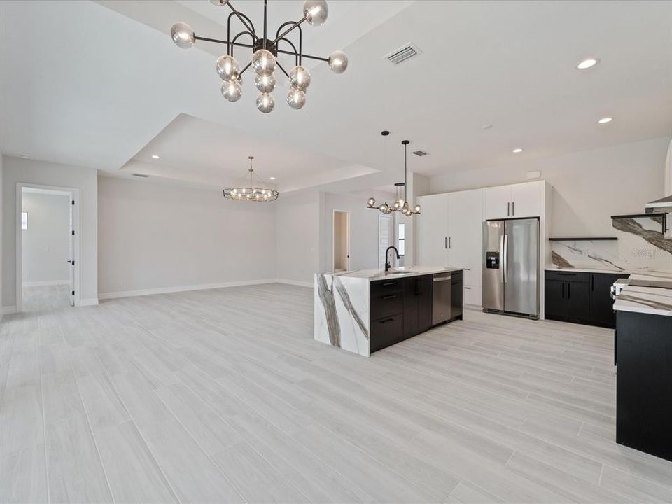 En Venta: $679,900 (4 camas, 3 baños, 2483 Pies cuadrados)