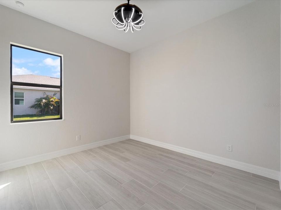 En Venta: $679,900 (4 camas, 3 baños, 2483 Pies cuadrados)