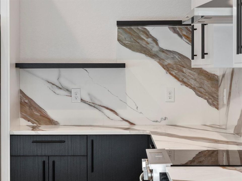 En Venta: $679,900 (4 camas, 3 baños, 2483 Pies cuadrados)