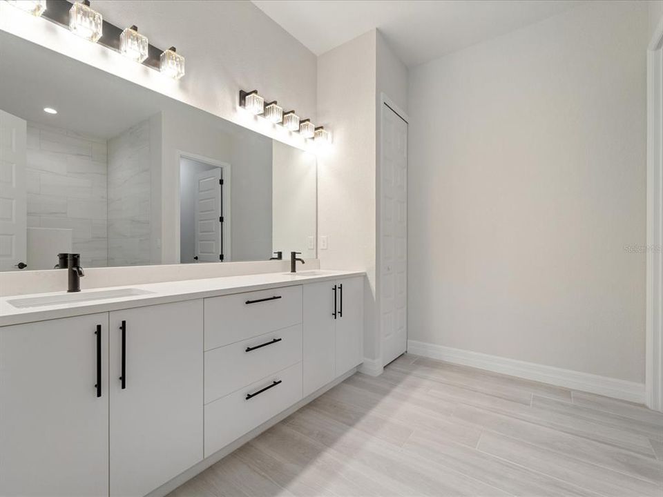 En Venta: $679,900 (4 camas, 3 baños, 2483 Pies cuadrados)