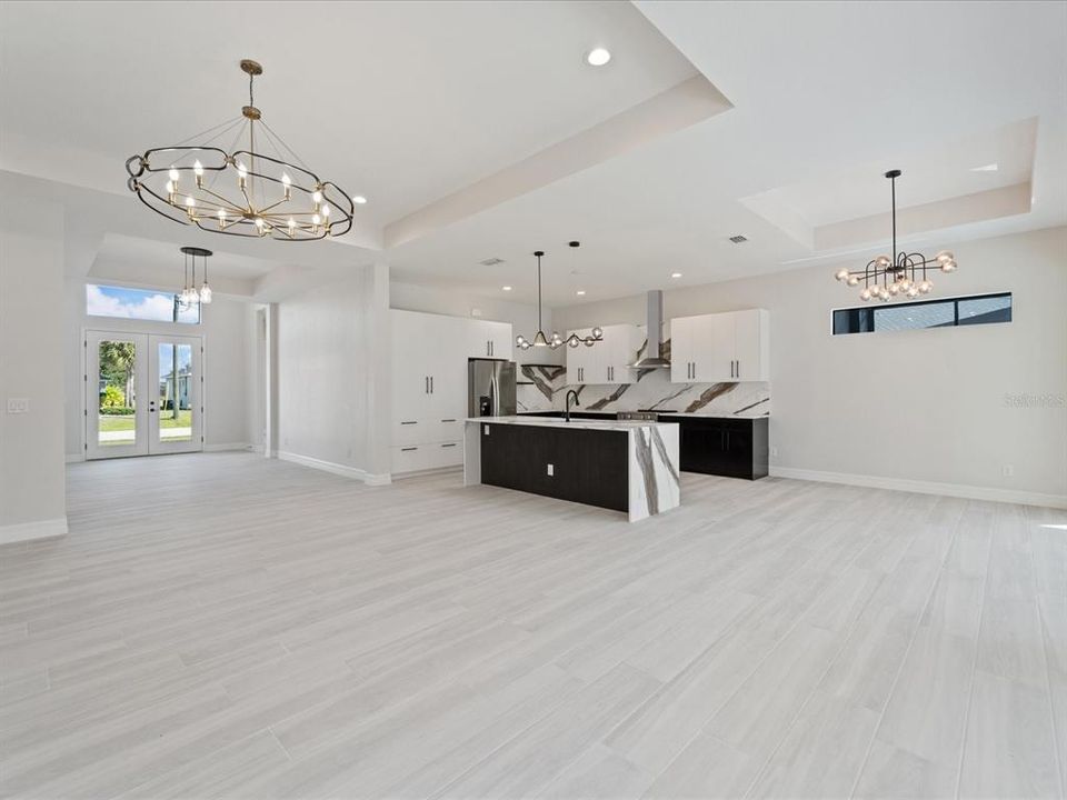 En Venta: $679,900 (4 camas, 3 baños, 2483 Pies cuadrados)