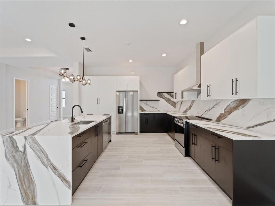 En Venta: $679,900 (4 camas, 3 baños, 2483 Pies cuadrados)