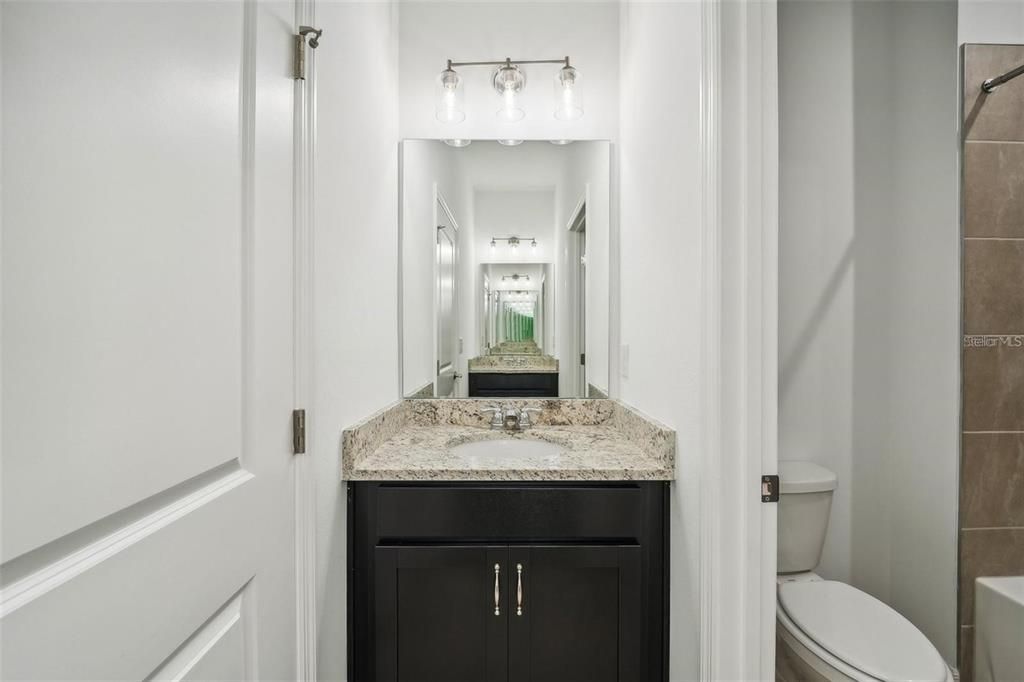 待售: $297,385 (4 贝兹, 3 浴室, 2001 平方英尺)