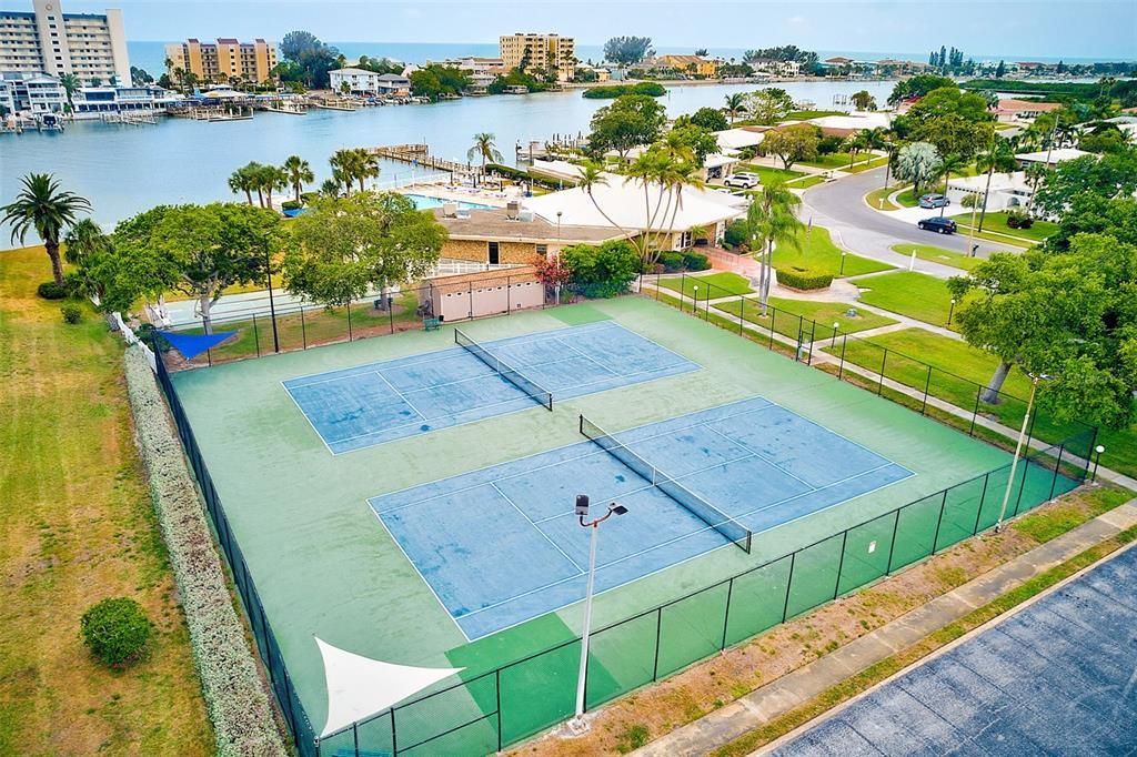 На продажу: $304,900 (2 спален, 2 ванн, 1215 Квадратных фут)