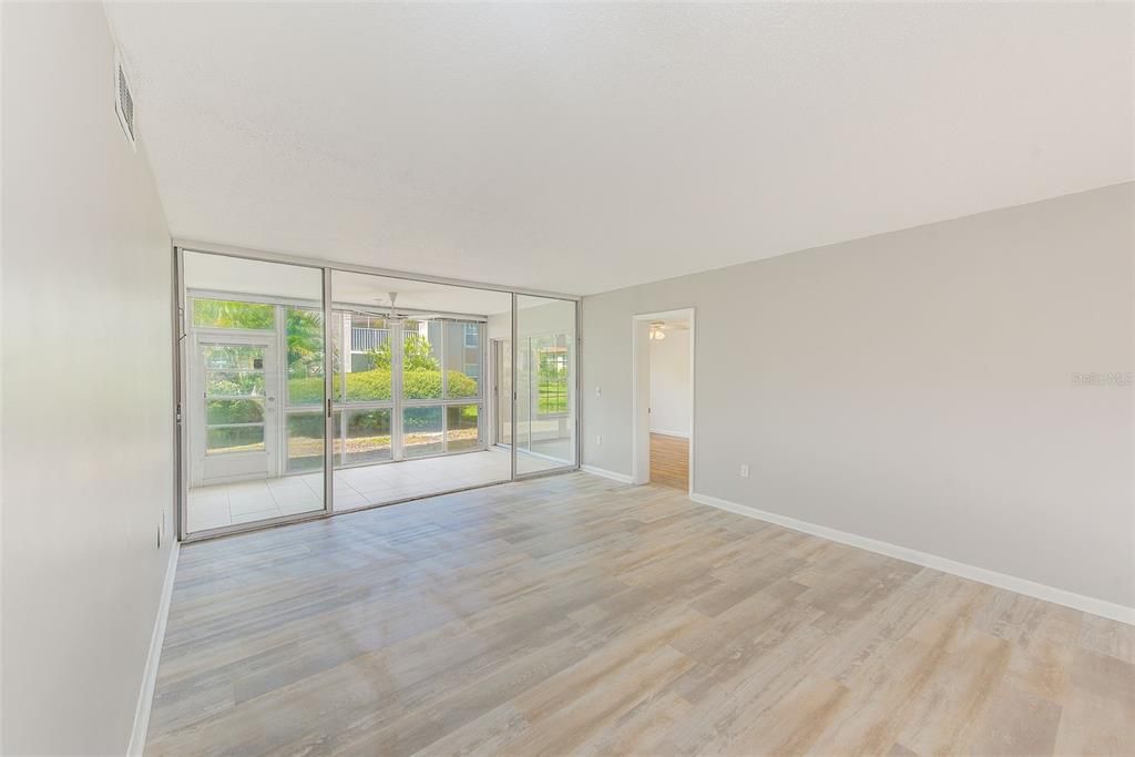 На продажу: $304,900 (2 спален, 2 ванн, 1215 Квадратных фут)