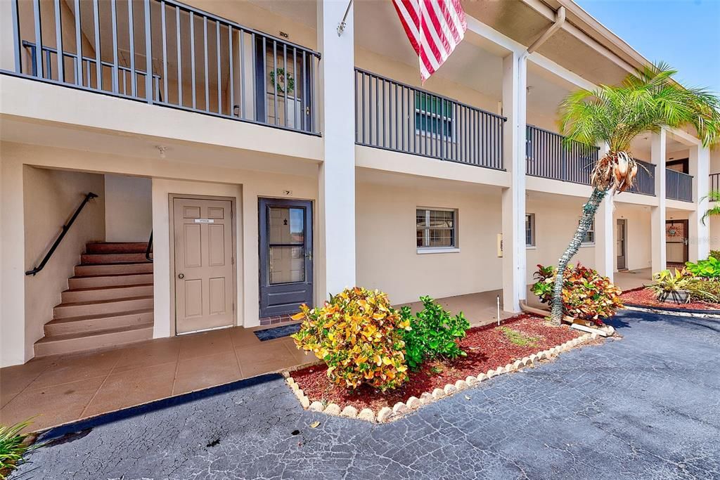 На продажу: $304,900 (2 спален, 2 ванн, 1215 Квадратных фут)