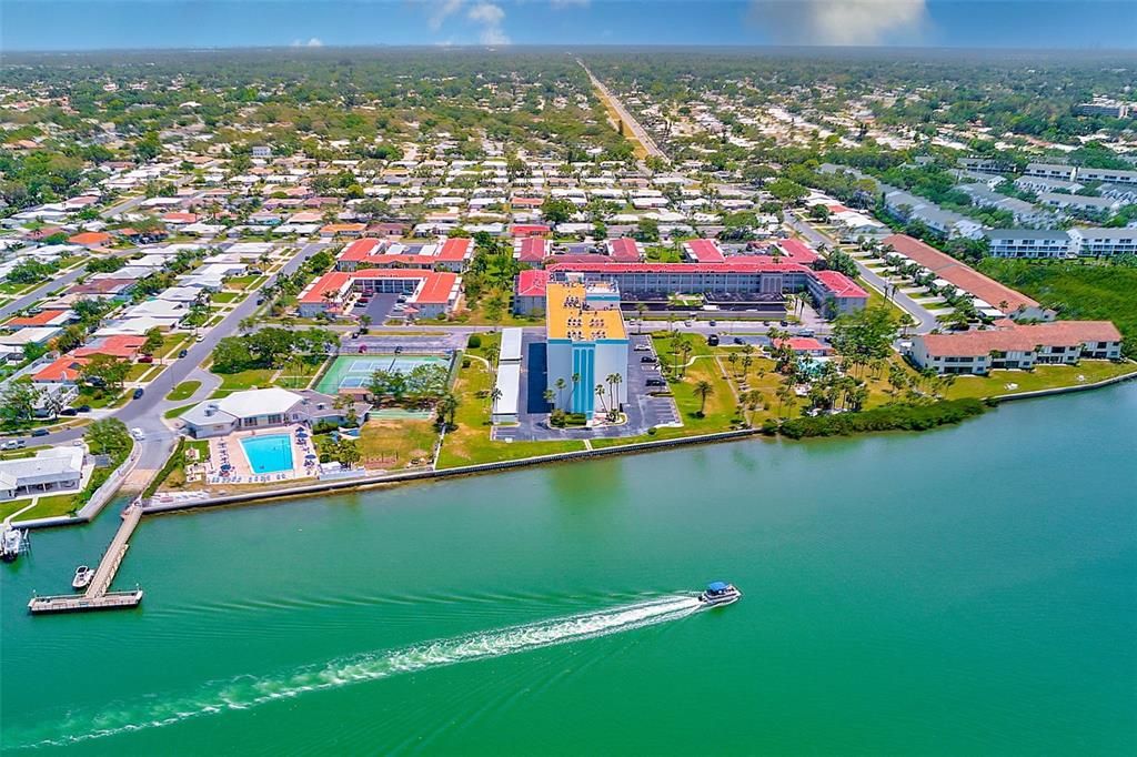 На продажу: $304,900 (2 спален, 2 ванн, 1215 Квадратных фут)