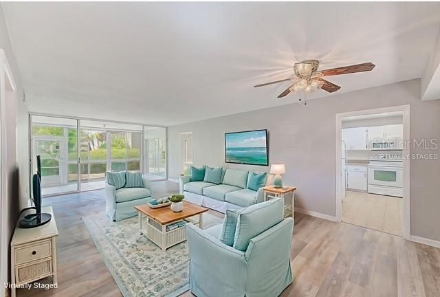 На продажу: $304,900 (2 спален, 2 ванн, 1215 Квадратных фут)