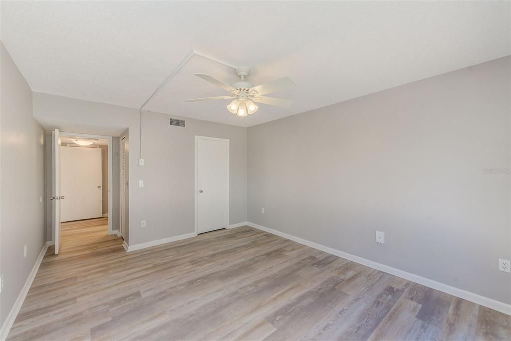 На продажу: $304,900 (2 спален, 2 ванн, 1215 Квадратных фут)