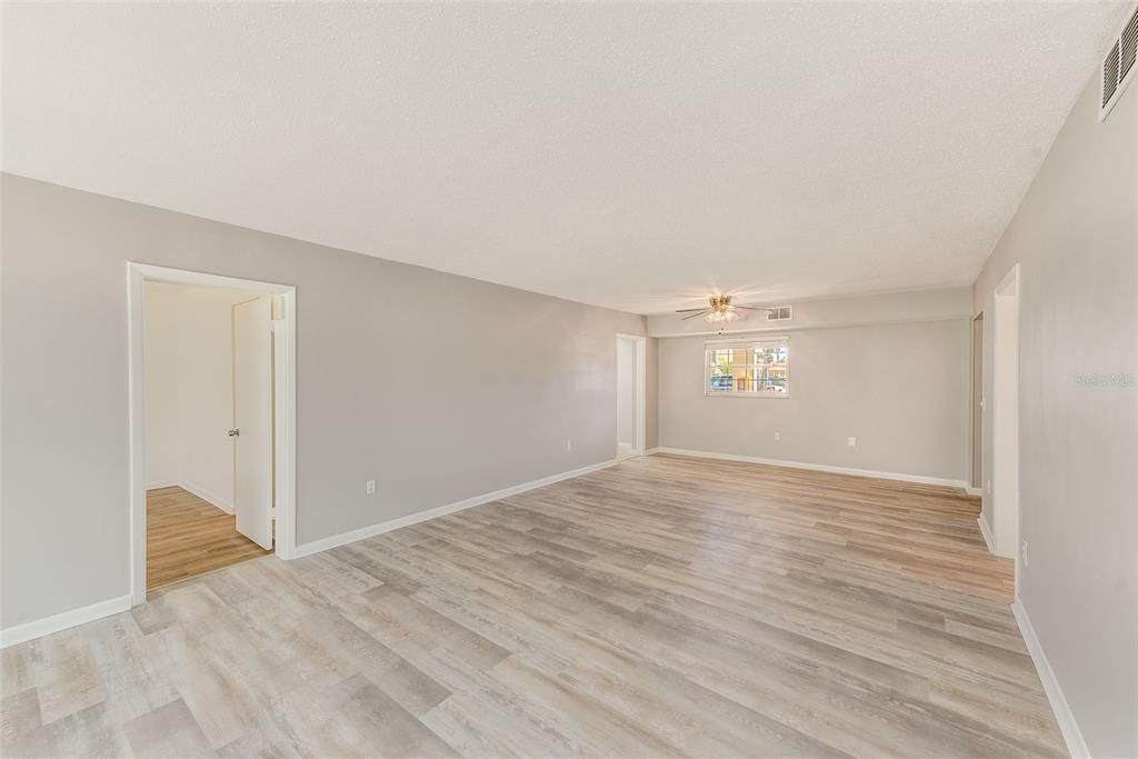 На продажу: $304,900 (2 спален, 2 ванн, 1215 Квадратных фут)