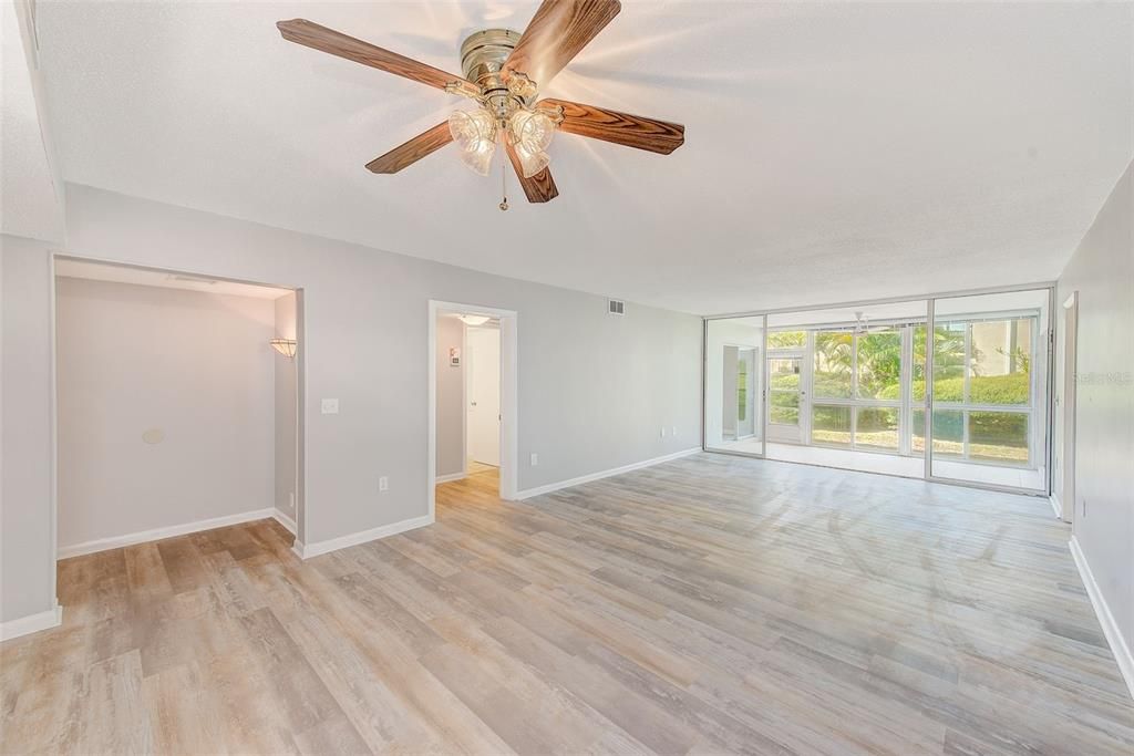 На продажу: $304,900 (2 спален, 2 ванн, 1215 Квадратных фут)