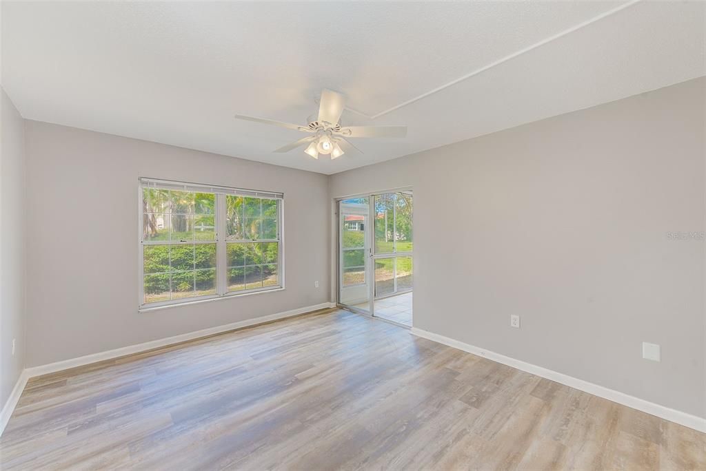 На продажу: $304,900 (2 спален, 2 ванн, 1215 Квадратных фут)