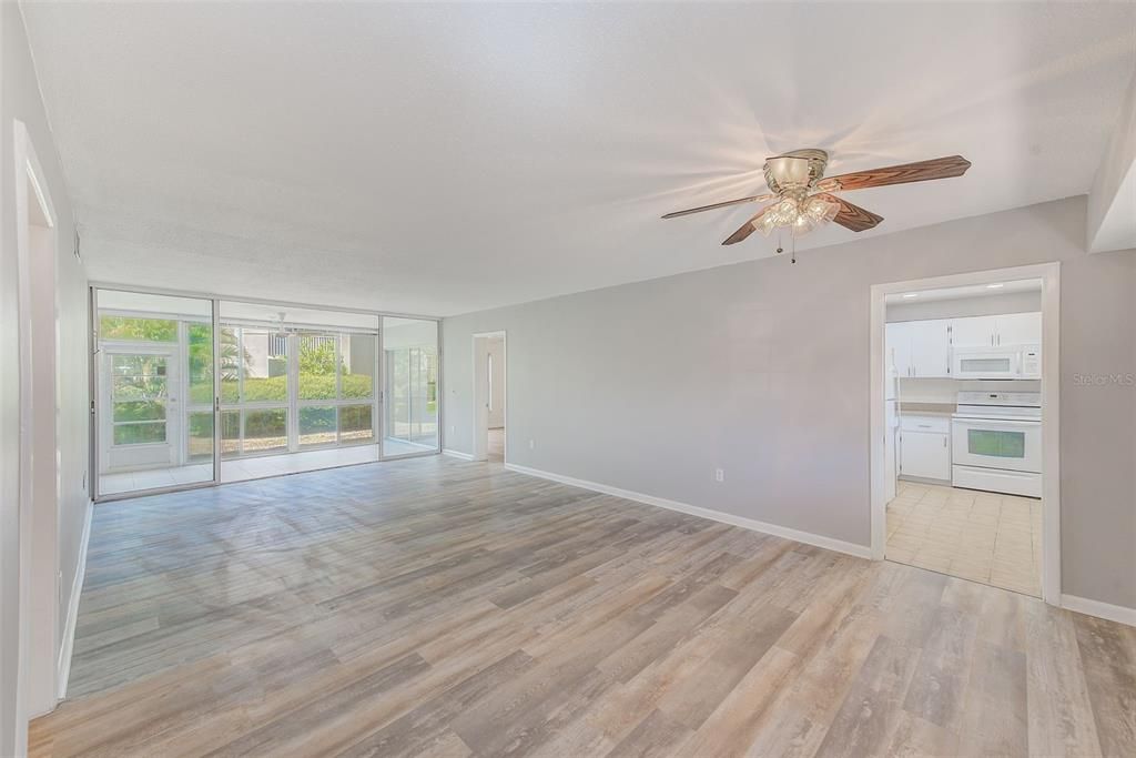 На продажу: $304,900 (2 спален, 2 ванн, 1215 Квадратных фут)