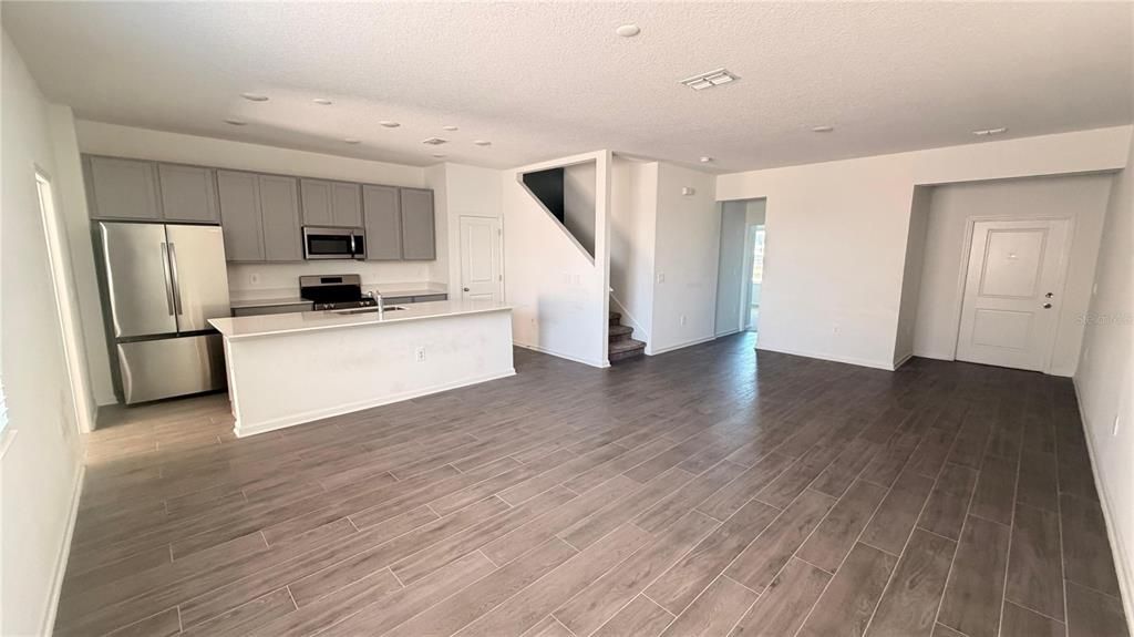 For Rent: $2,550 (4 beds, 2 baths, 2000 Square Feet)