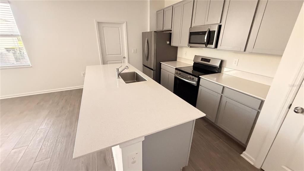 For Rent: $2,550 (4 beds, 2 baths, 2000 Square Feet)