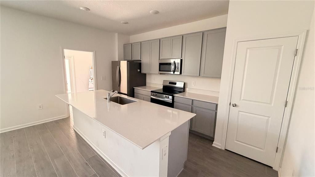 For Rent: $2,550 (4 beds, 2 baths, 2000 Square Feet)